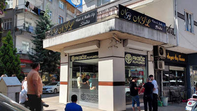 Bir kuyumcudan çaldılar diğer kuyumcuda yakalandılar