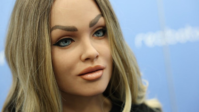 İnsansı robot öğretmen ortalığı karıştırdı: 'Yerli çocukları yine denek yaptılar'