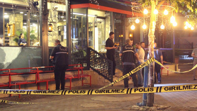 Kebapçıya kurşun yağdırdılar: Yemek yiyen 4 kişi yaralandı