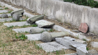 Fatih'te tarihi hazireye saldırı: 7 mezar taşı tahrip edildi