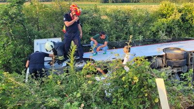 Halk otobüsü devrildi: 21 yaralı