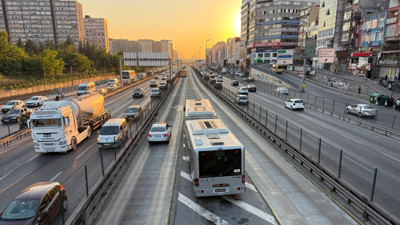 Metrobüsün çarptığı kadın yaralandı