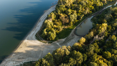 Tuna Nehri'nde sular çekildi, gemiler karaya oturdu