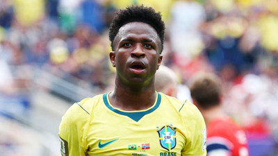 Real Madrid'de Vinicius bilmecesi çözüldü: İmzayı attı!