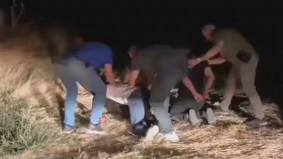 Minibüsün camını kırıp para ve altınları çalan kar maskeli 5 şüpheli tutuklandı