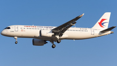 Çin’in Boeing ve Airbus’a rakip yolcu uçağı heyecan yarattı