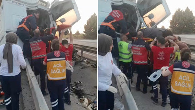 Tır önce akaryakıt istasyonu duvarına sonra refüje çarptı: 1 ölü