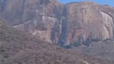 Turistleri taşıyan helikopter düştü
