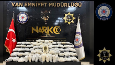 Van'da 2 araç ve 1 eve operasyon: 48 kilo esrar ele geçirildi