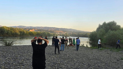 Murat Nehri’ni geçmeye çalışan iki kardeşten biri kayboldu