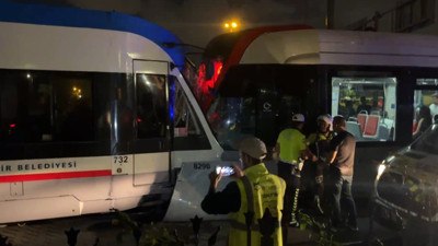 İstanbul'da iki tramvay kafa kafaya çarpıştı: Yaralılar var