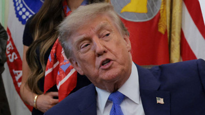 Trump: İran anlaşma için yalvarıyor