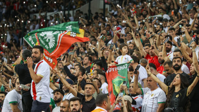 Amedspor-Trabzonspor maçında Türkçe ve Kürtçe pankart