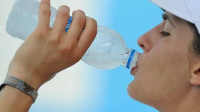 Kana kana su içmenin yarardan çok zararı var