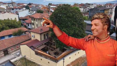 Zeki Müren’in şarkısına ilham vermişti: Başında nöbet tutuyorlar