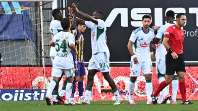 Çaykur Rizespor İstanbul'da 10 kişiyle kazandı