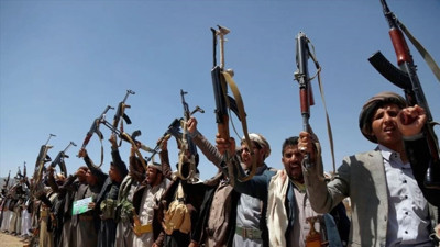 Husiler Suudi Arabistan'ı vurdu: 13 yaralı, 7 ev hasar gördü