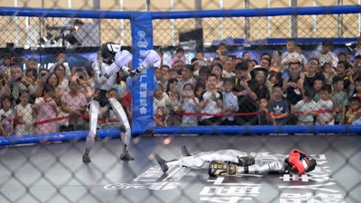 Gördükleriniz film sahnesi değil! Burada robotlar boks yapıyor, dans ediyor...