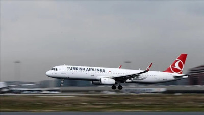 THY kalkıştan 10 dakika sonra geri döndü. Durumu pilot fark etti