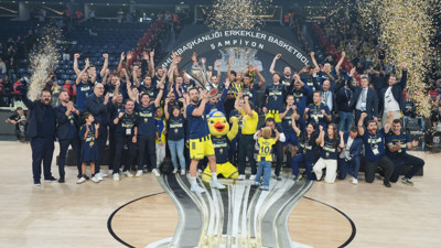 Fenerbahçe derbide Beşiktaş'ı yıktı. Kupanın sahibi oldu