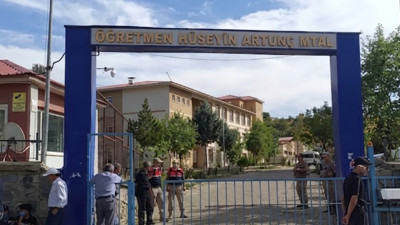 Öğrencinin kafası asansöre sıkıştı
