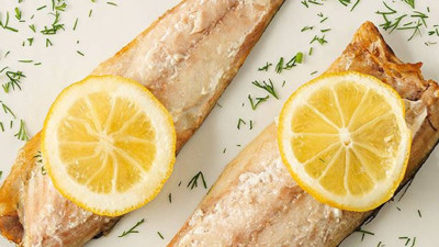 Balığı kızartmayın sarımsak soğan limonla fırına koyun. Sulu sulu gençleşin