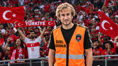 Kocaelisporlu eski futbolcu, Türkiye-Fransa maçında güvenlik görevlisi oldu