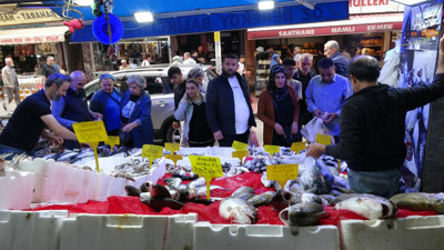 Palamut 60 lira ucuzladı! Vatandaş tezgaha koştu