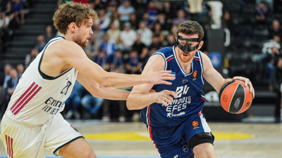 Anadolu Efes Real Madrid'i yıkıp geçti