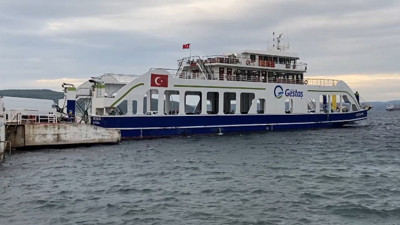 Fırtına feribot seferlerini vurdu