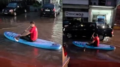 Sakarya’da sokaklar suya teslim oldu. Vatandaşın çözümü görenleri şaşırttı