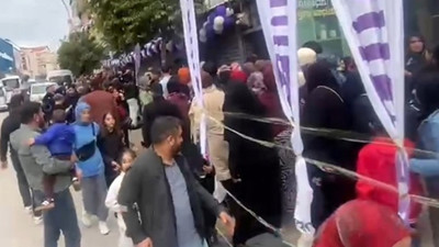 İndirim izdihamında tehlikeli anlar. İşletme kepenk kapattı