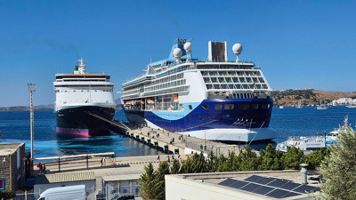 2 dev gemi limana yanaştı. 4 bin 157 turist ünlü ilçeye akın etti