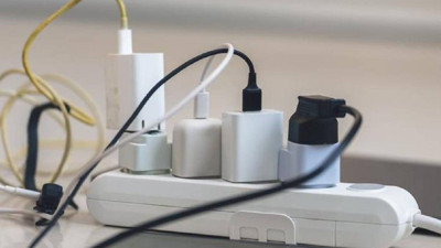 Evde herkesin yaptığı tehlikeli hata. Bu 3 cihazı sakın bağlamayın