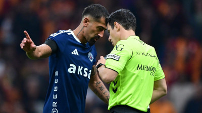 Galatasaray taraftarı eski futbolcusunu yuhaladı. Sözleri tepki çekmişti