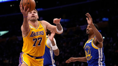 Luka Doncic, Stephen Curry'yi mars etti. İlk maçta fark attı