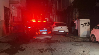Zeytinburnu'nda polise ateş açan şüpheli bacağından vuruldu