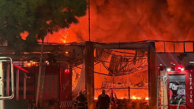 Manisa'da akü fabrikasında yangın