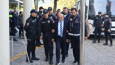 Milas Belediyesi'ne operasyonun ardından 20 şüpheli adliyede