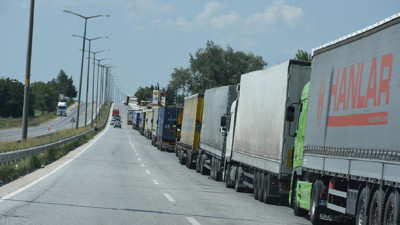 Vize engeli TIR’ları kilitledi, yük sınırda kaldı