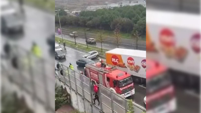 İstanbul'da TIR karşı şeride geçti! Yaralılar var