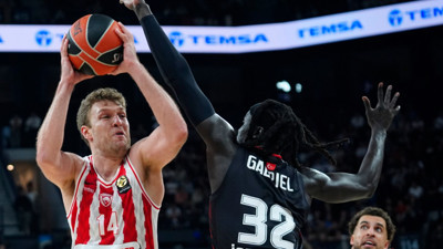 Beşiktaş'ı top kayıpları ve Vezenkov yaktı. Olympiakos'a diş geçiremedi