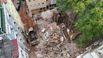 Beyoğlu'nda çöken bina havadan görüntülendi