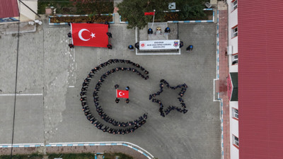 150 personel Cumhuriyet'in 103. yılı için ay-yıldız oldu