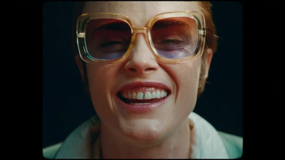 Ünlü modeli görenler tanıyamadı: Elton John'un yerine geçti