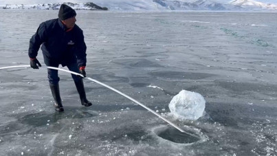 Çıldır Gölü’nde eskimo usulü balık avı başladı
