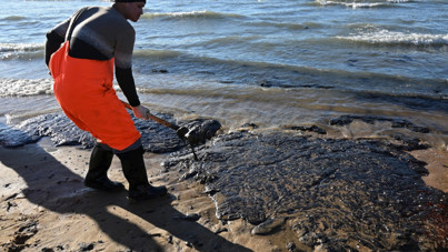 Çevre felaketi: Karadeniz'e tonlarca petrol sızdı