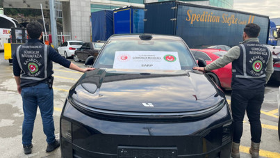 Lüks araçları turist gibi ülkeye sokmuşlar