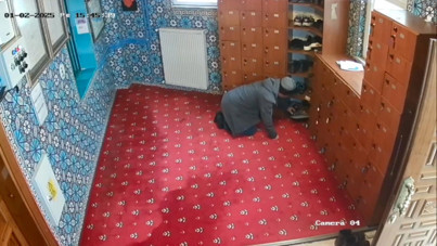 Namaz kılıyormuş gibi yapıp 6 bin liralık ayakkabı çaldı: 'Benimkinden iyiydi'