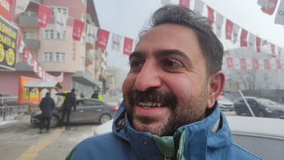 Soğuktan kaşları ve kirpikleri dondu